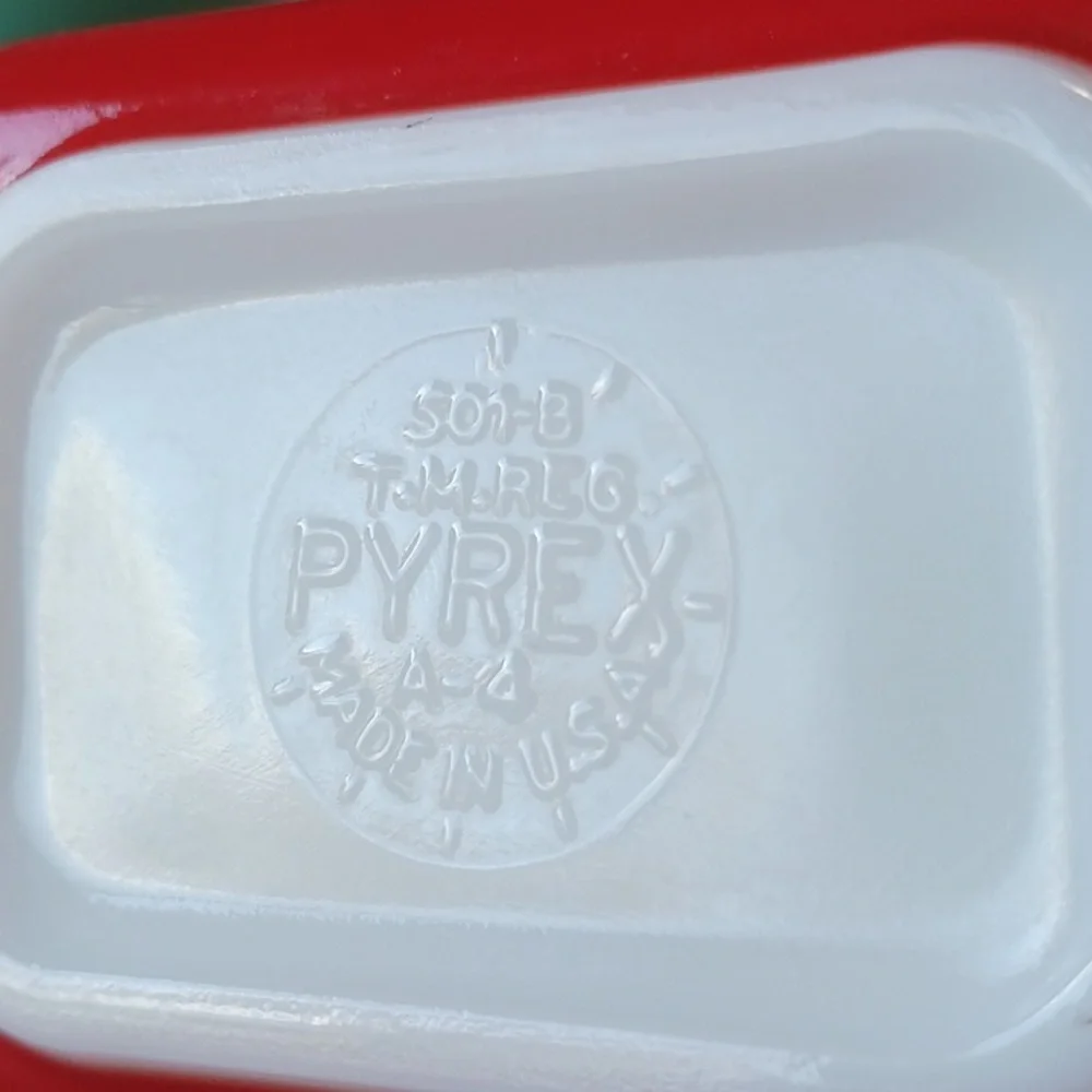 Pyrex~ Primary Red Small Refrigerator Dish - Picture 5 of 10